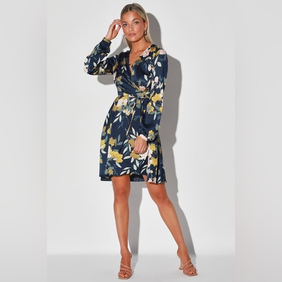 Lulus Dresses & Skirts - Lulus Women’s Love Is Life Navy Floral Print Wrap Dress Size Medium